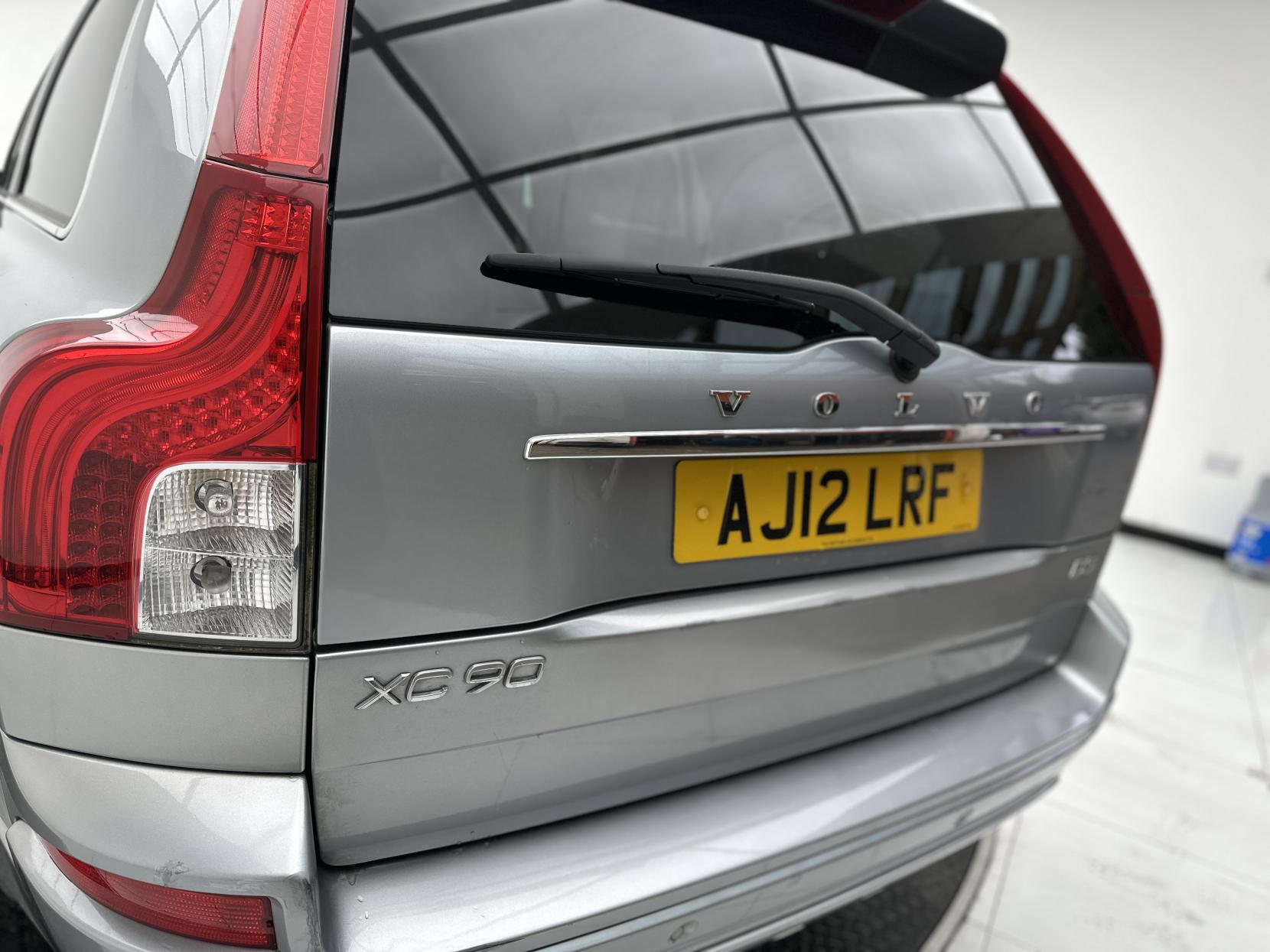 Volvo XC90 2.4 D5 SE Nav SUV 5dr Diesel Geartronic 4WD Euro 5 (200 ps)