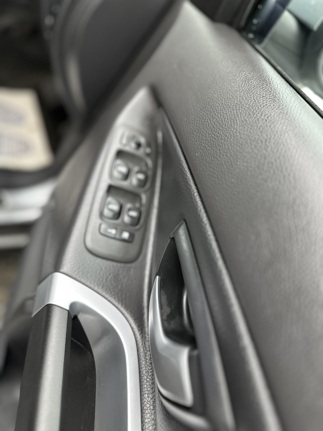 Volvo XC90 2.4 D5 SE Nav SUV 5dr Diesel Geartronic 4WD Euro 5 (200 ps)