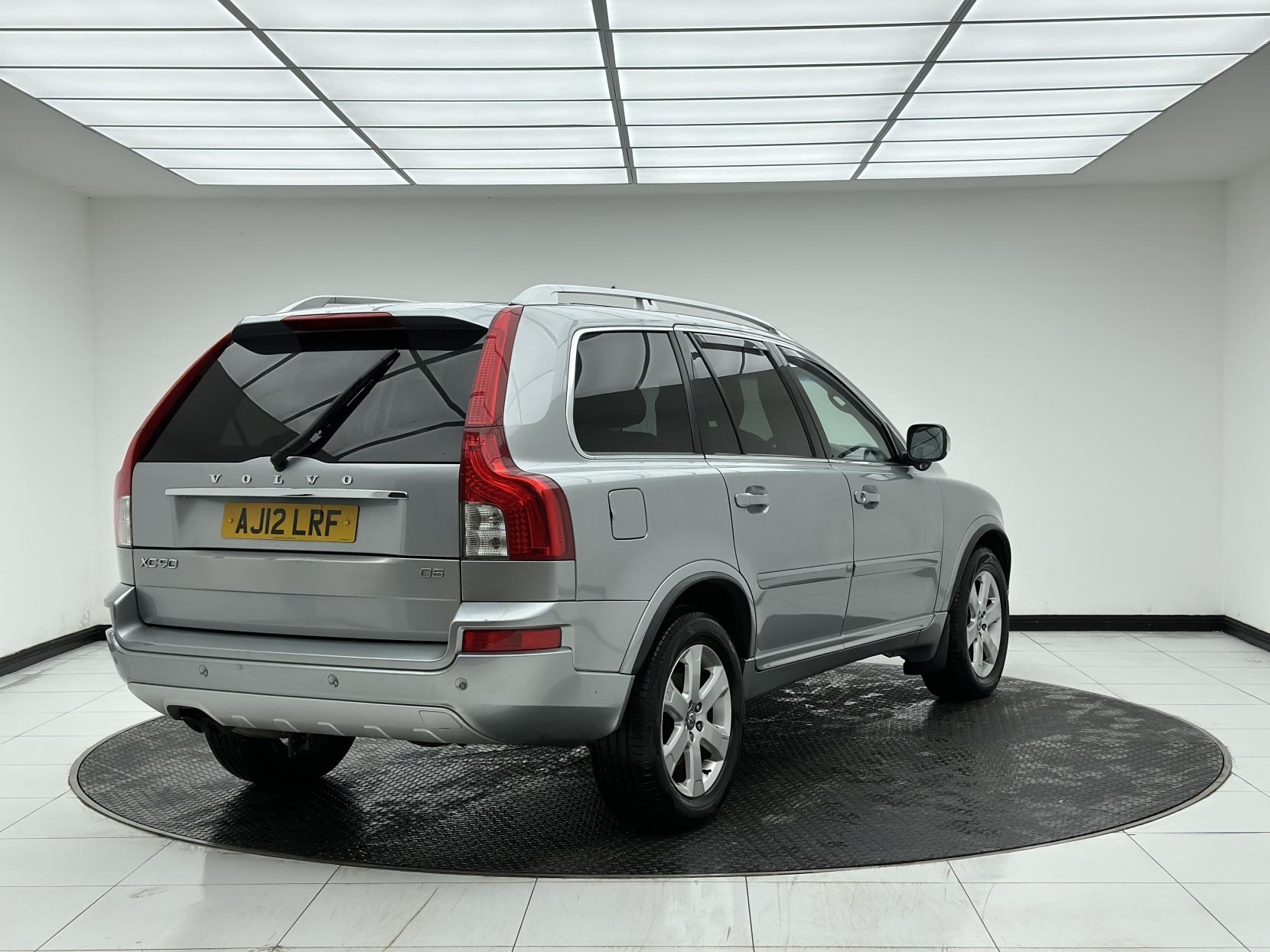 Volvo XC90 2.4 D5 SE Nav SUV 5dr Diesel Geartronic 4WD Euro 5 (200 ps)
