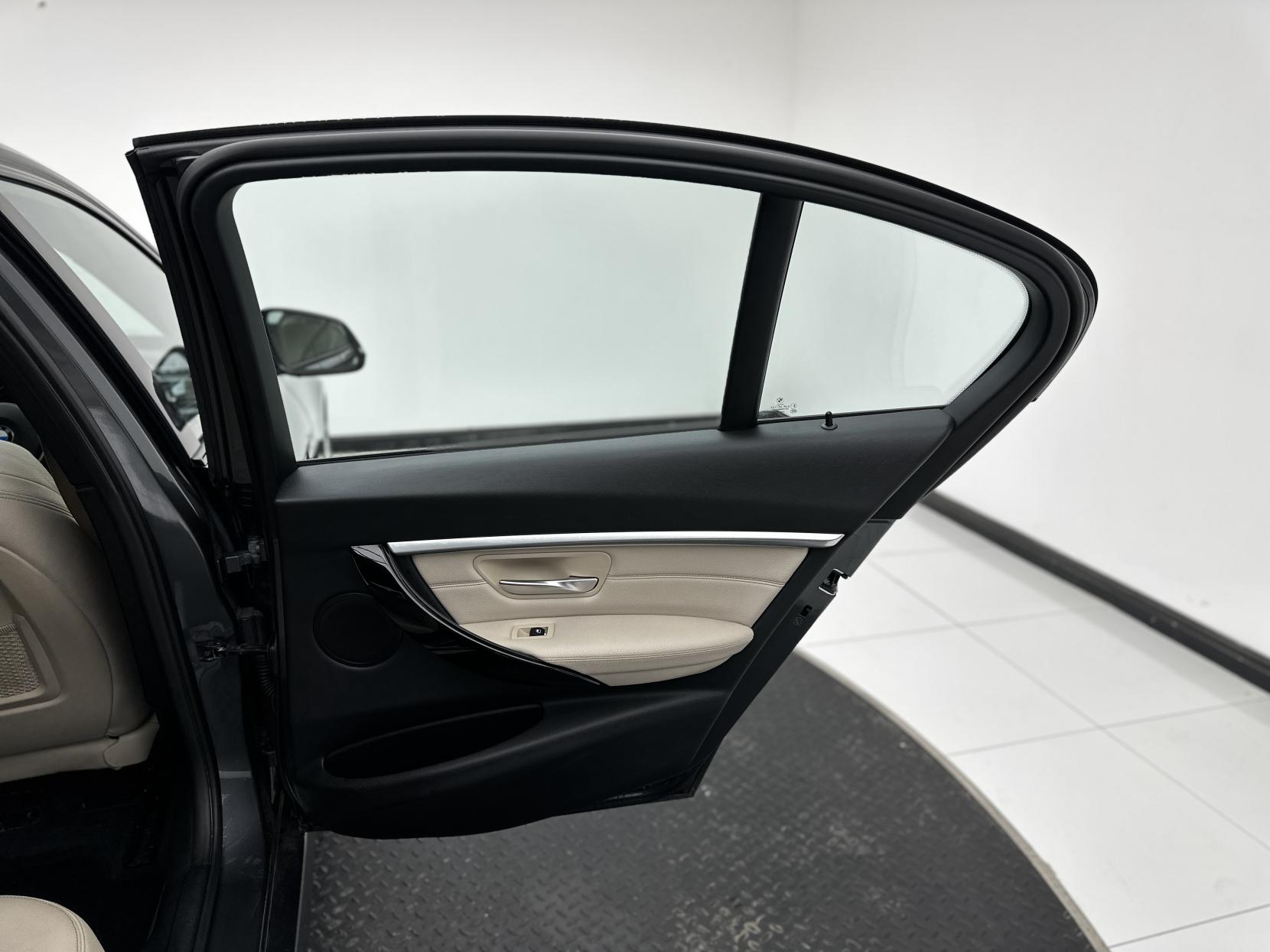 BMW 3 Series 2.0 330e 7.6kWh M Sport Saloon 4dr Petrol Plug-in Hybrid Auto Euro 6 (s/s) (252 ps)