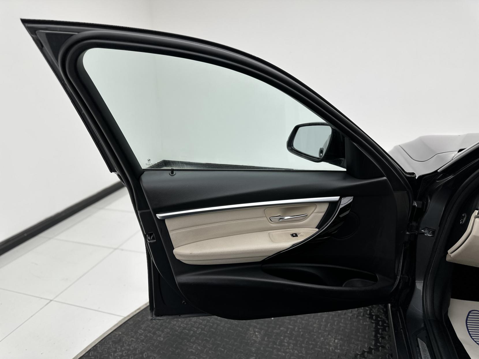 BMW 3 Series 2.0 330e 7.6kWh M Sport Saloon 4dr Petrol Plug-in Hybrid Auto Euro 6 (s/s) (252 ps)