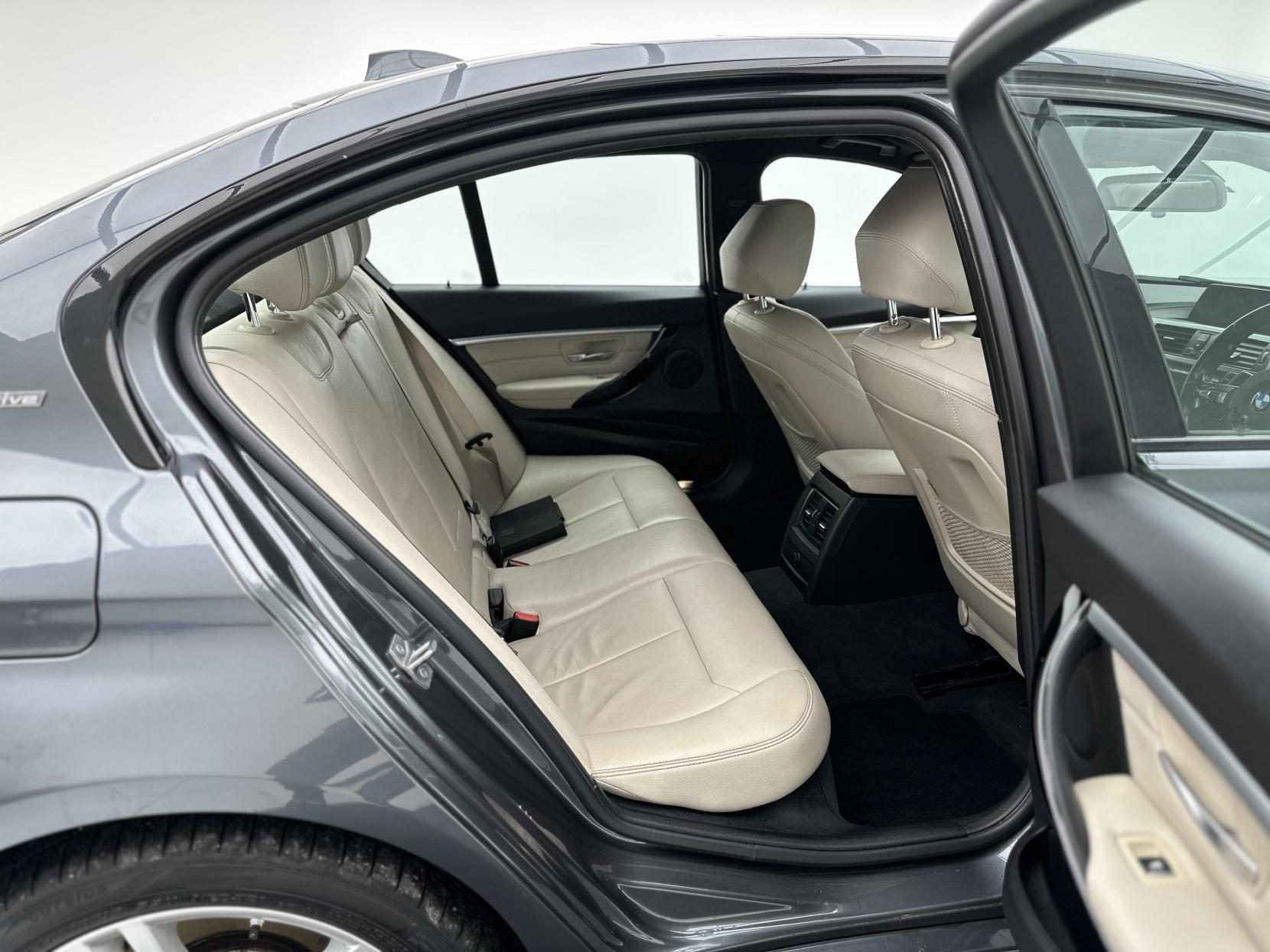 BMW 3 Series 2.0 330e 7.6kWh M Sport Saloon 4dr Petrol Plug-in Hybrid Auto Euro 6 (s/s) (252 ps)
