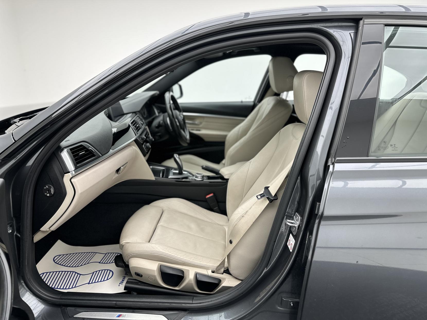 BMW 3 Series 2.0 330e 7.6kWh M Sport Saloon 4dr Petrol Plug-in Hybrid Auto Euro 6 (s/s) (252 ps)