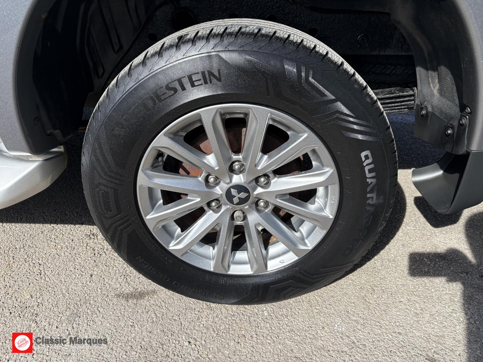 Mitsubishi L200 2.4 DI-D DC Barbarian Pickup Double Cab 4dr Diesel Manual 4WD Euro 6 (178 ps)