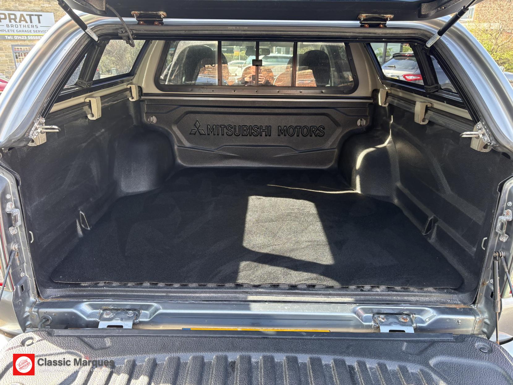 Mitsubishi L200 2.4 DI-D DC Barbarian Pickup Double Cab 4dr Diesel Manual 4WD Euro 6 (178 ps)