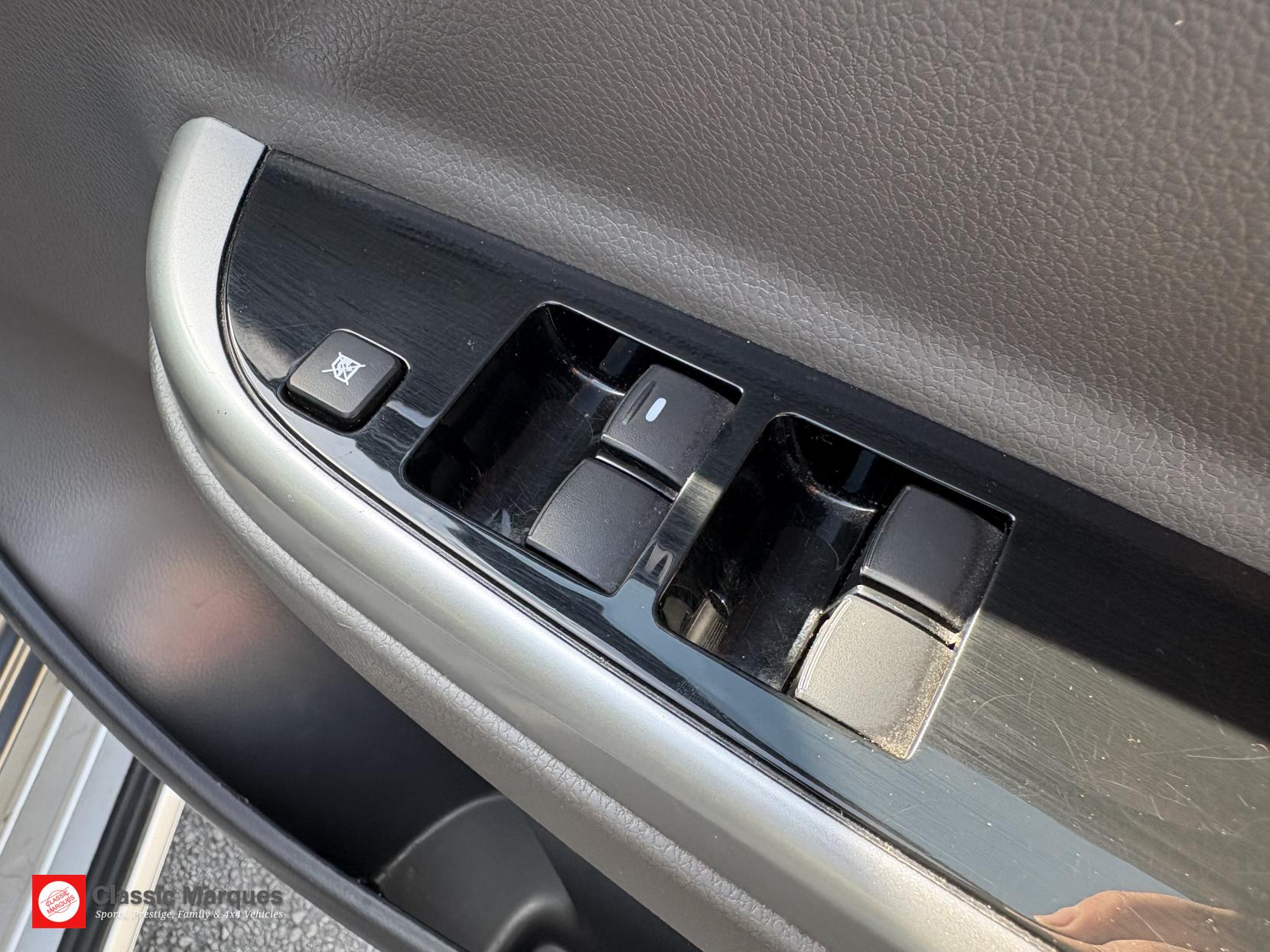 Mitsubishi L200 2.4 DI-D DC Barbarian Pickup Double Cab 4dr Diesel Manual 4WD Euro 6 (178 ps)