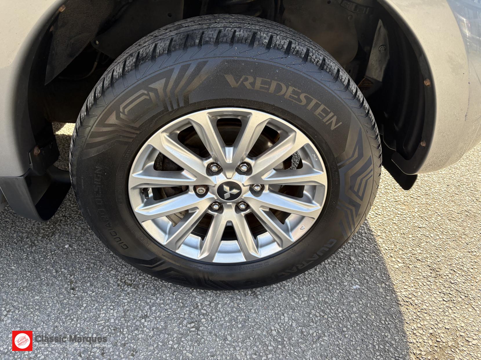 Mitsubishi L200 2.4 DI-D DC Barbarian Pickup Double Cab 4dr Diesel Manual 4WD Euro 6 (178 ps)