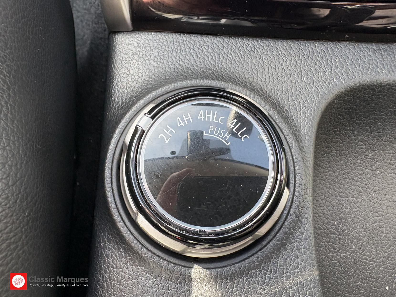 Mitsubishi L200 2.4 DI-D DC Barbarian Pickup Double Cab 4dr Diesel Manual 4WD Euro 6 (178 ps)