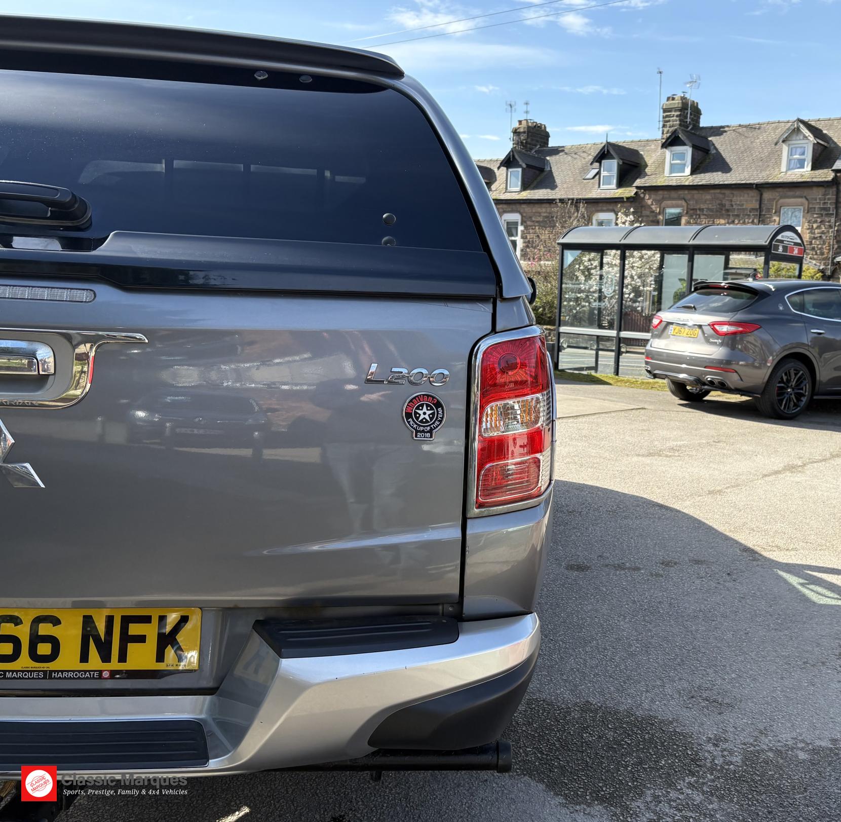 Mitsubishi L200 2.4 DI-D DC Barbarian Pickup Double Cab 4dr Diesel Manual 4WD Euro 6 (178 ps)