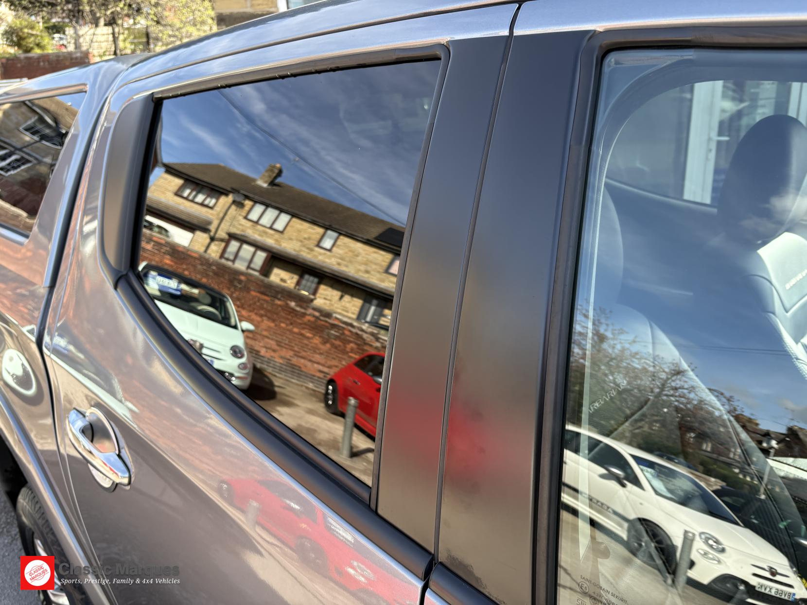 Mitsubishi L200 2.4 DI-D DC Barbarian Pickup Double Cab 4dr Diesel Manual 4WD Euro 6 (178 ps)