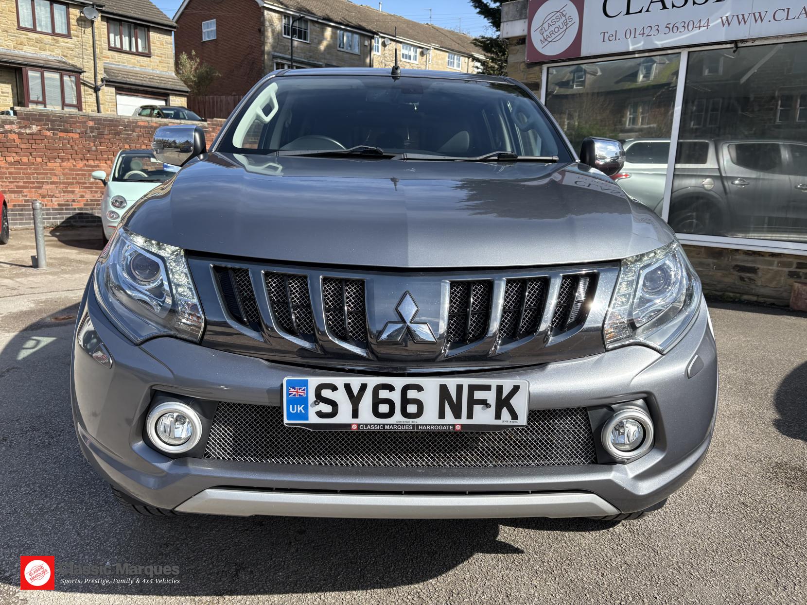 Mitsubishi L200 2.4 DI-D DC Barbarian Pickup Double Cab 4dr Diesel Manual 4WD Euro 6 (178 ps)