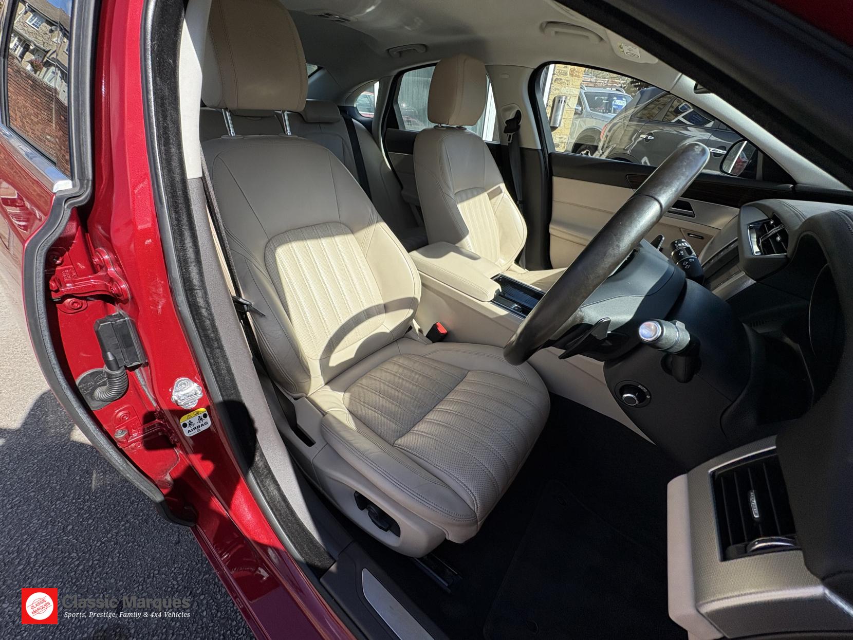 Jaguar XF 2.0d Portfolio Saloon 4dr Diesel Auto AWD Euro 6 (s/s) (180 ps)