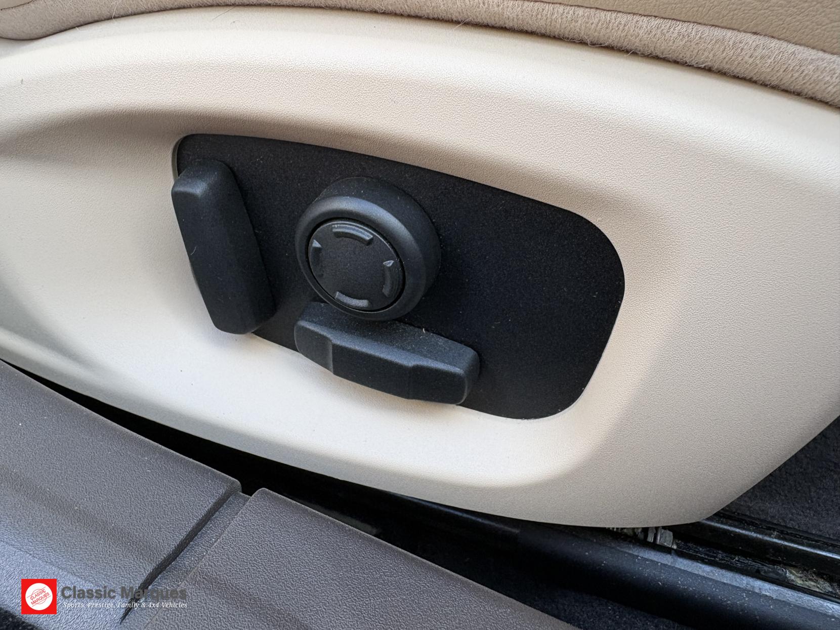 Jaguar XF 2.0d Portfolio Saloon 4dr Diesel Auto AWD Euro 6 (s/s) (180 ps)