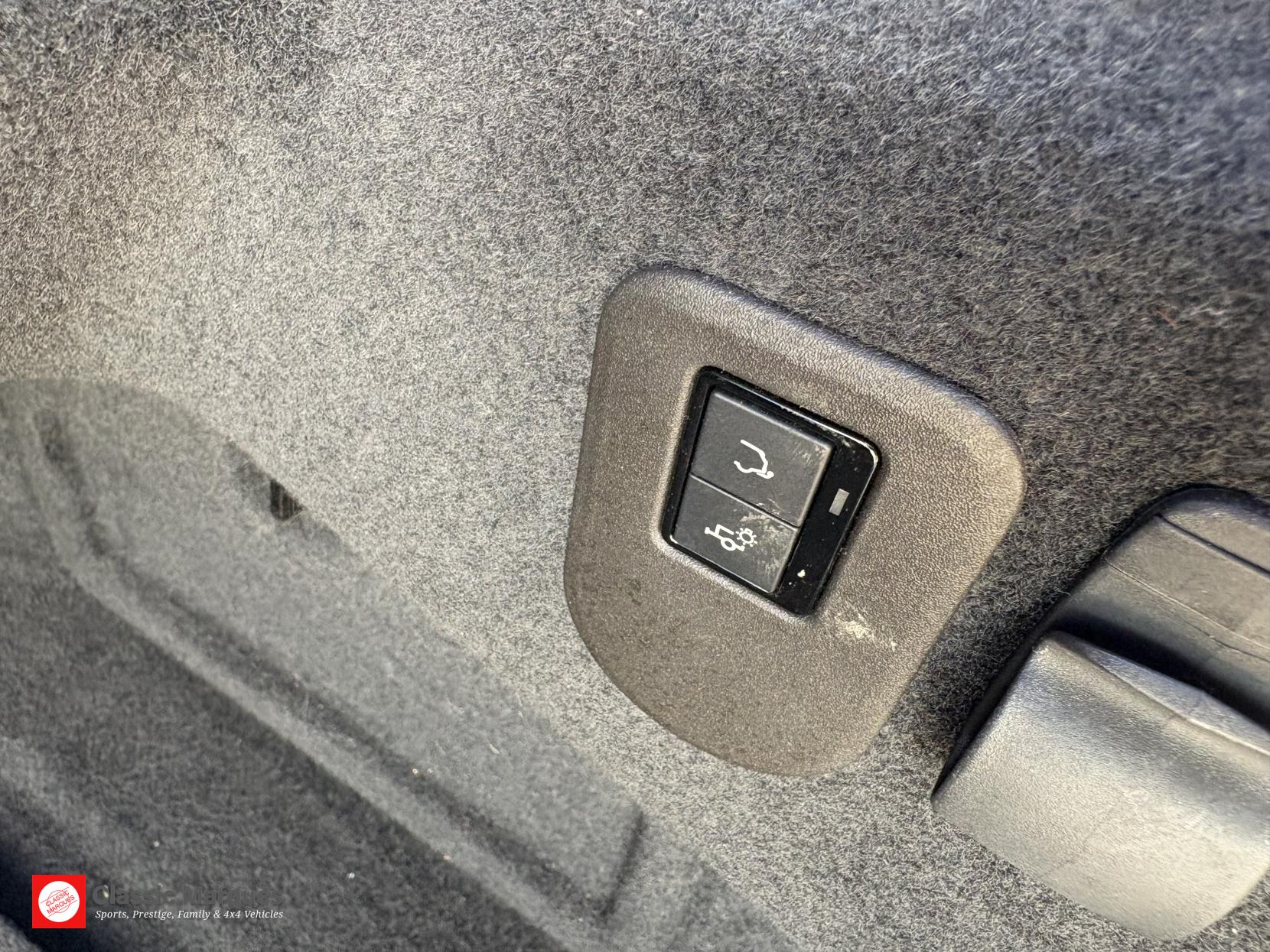 Jaguar XF 2.0d Portfolio Saloon 4dr Diesel Auto AWD Euro 6 (s/s) (180 ps)