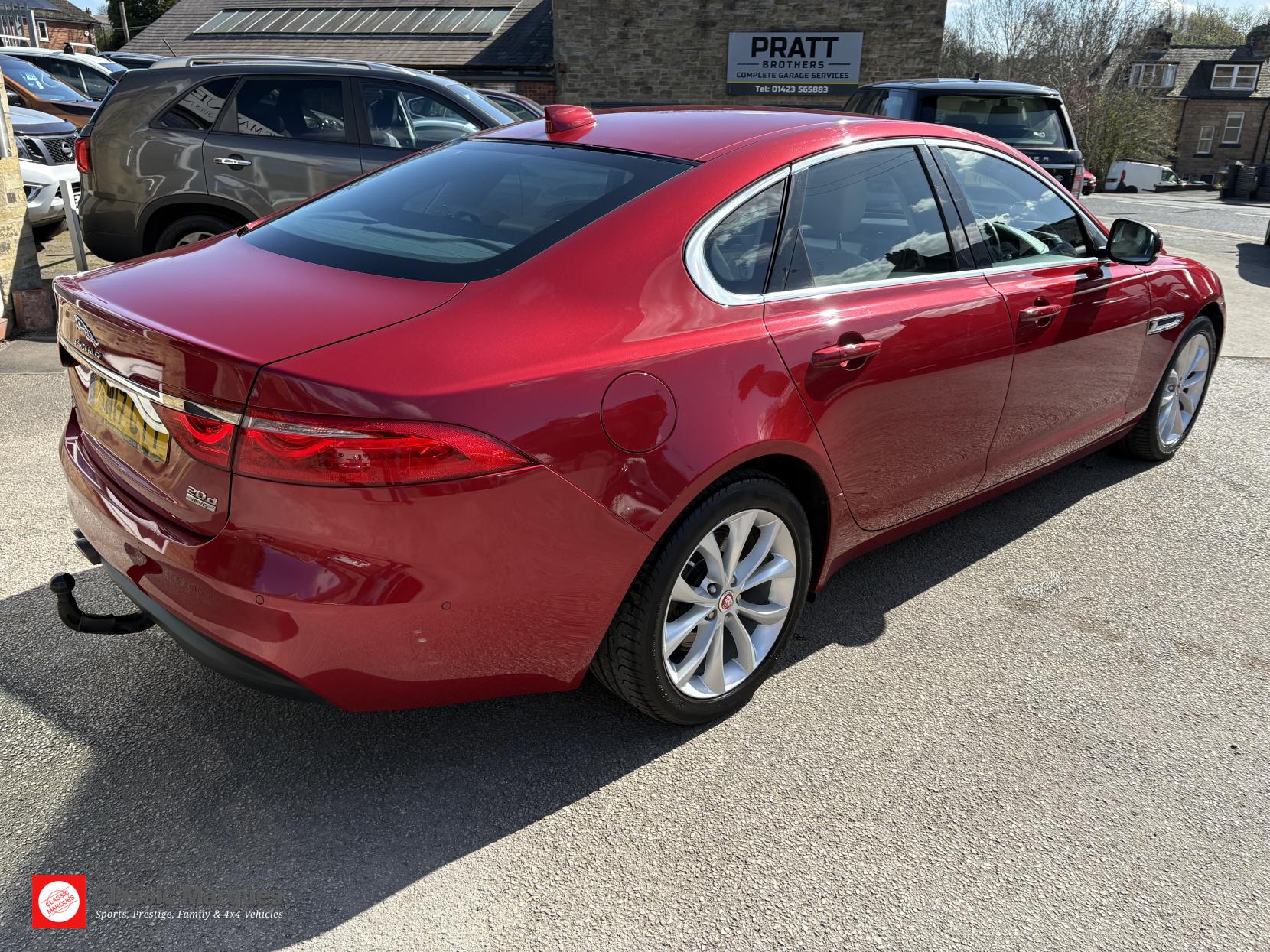 Jaguar XF 2.0d Portfolio Saloon 4dr Diesel Auto AWD Euro 6 (s/s) (180 ps)