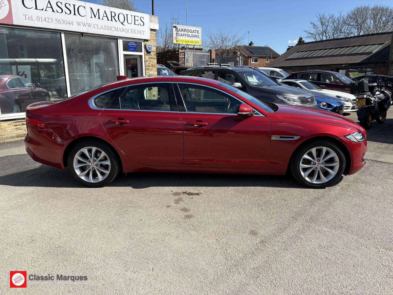 Jaguar XF 2.0d Portfolio Saloon 4dr Diesel Auto AWD Euro 6 (s/s) (180 ps)