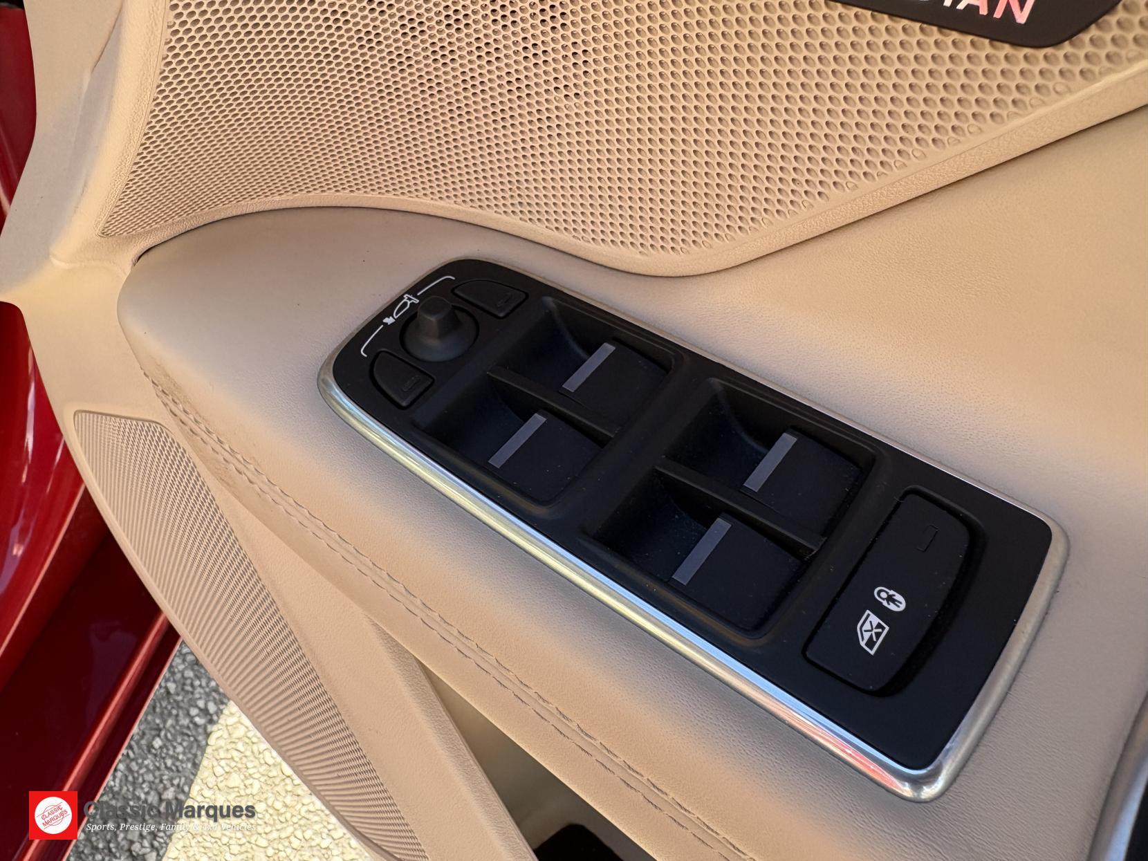 Jaguar XF 2.0d Portfolio Saloon 4dr Diesel Auto AWD Euro 6 (s/s) (180 ps)