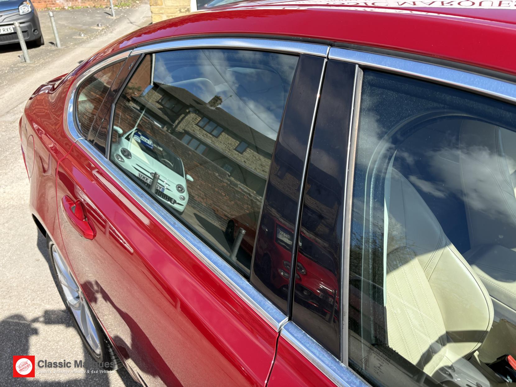 Jaguar XF 2.0d Portfolio Saloon 4dr Diesel Auto AWD Euro 6 (s/s) (180 ps)