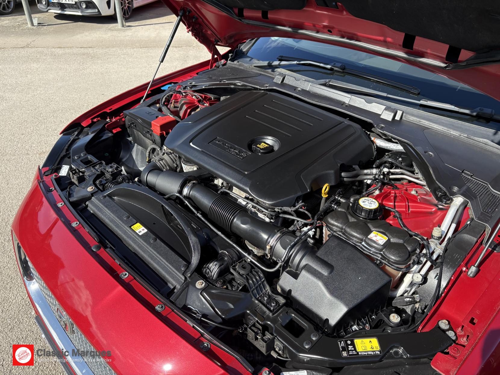 Jaguar XF 2.0d Portfolio Saloon 4dr Diesel Auto AWD Euro 6 (s/s) (180 ps)