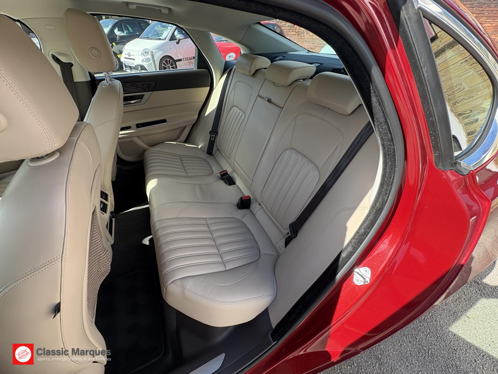 Jaguar XF 2.0d Portfolio Saloon 4dr Diesel Auto AWD Euro 6 (s/s) (180 ps)