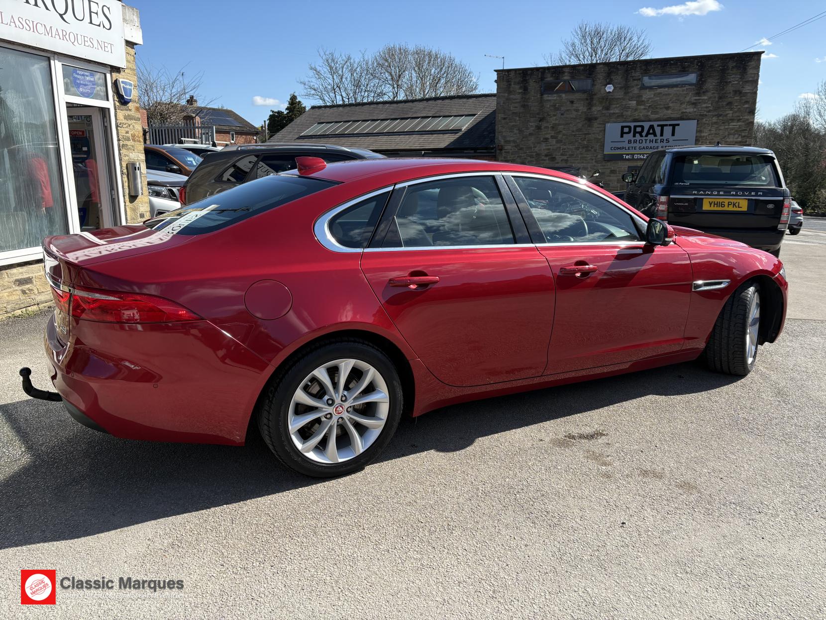 Jaguar XF 2.0d Portfolio Saloon 4dr Diesel Auto AWD Euro 6 (s/s) (180 ps)