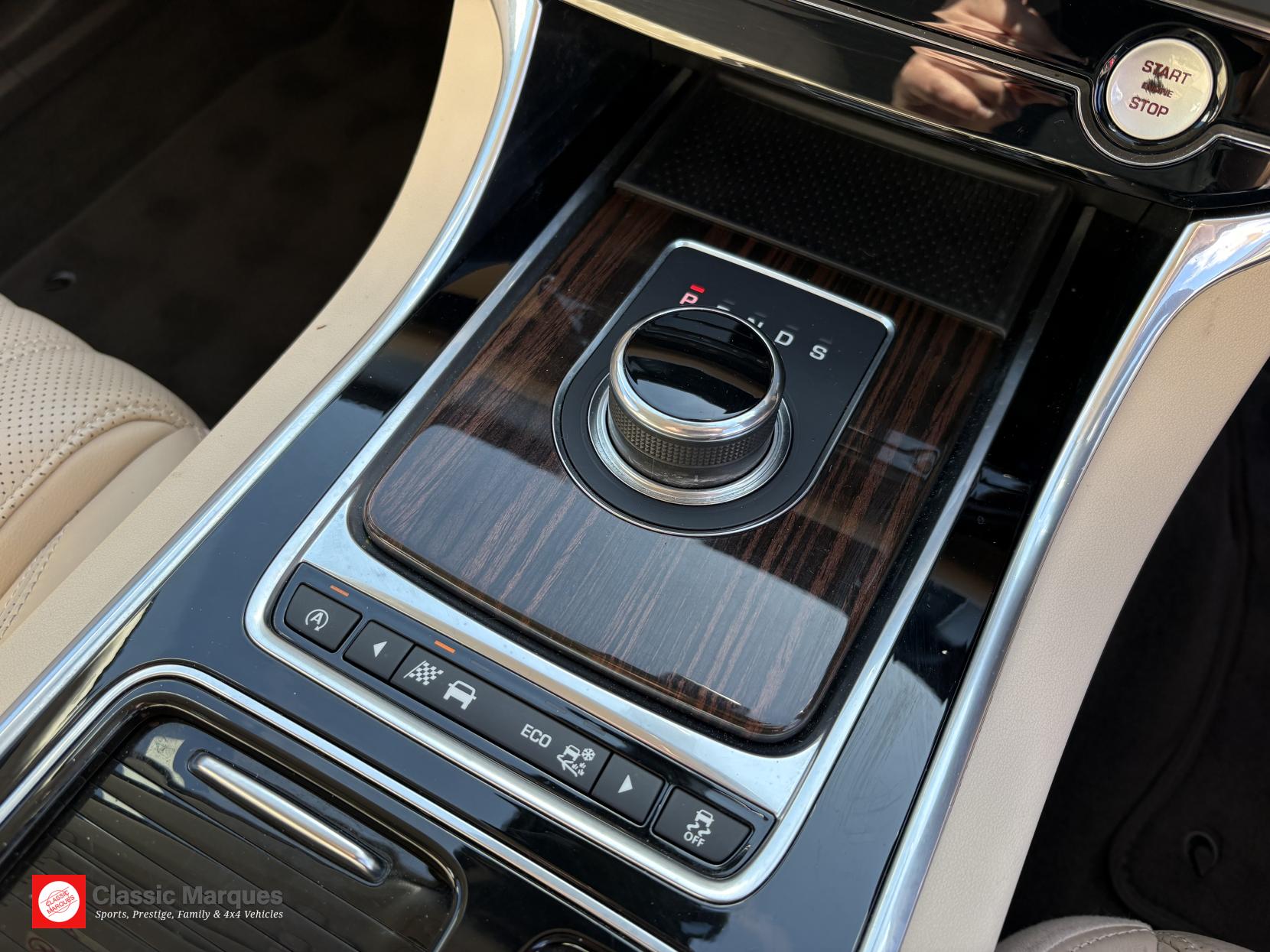 Jaguar XF 2.0d Portfolio Saloon 4dr Diesel Auto AWD Euro 6 (s/s) (180 ps)