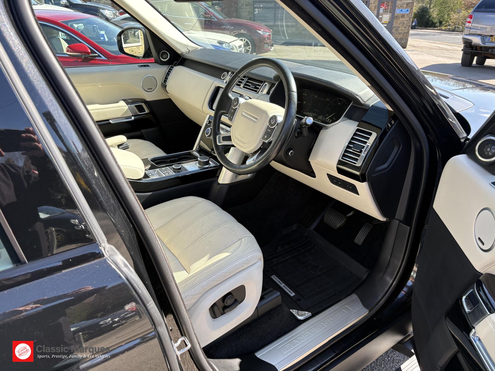 Land Rover Range Rover 3.0 TD V6 Vogue SUV 5dr Diesel Auto 4WD Euro 6 (s/s) (258 ps)