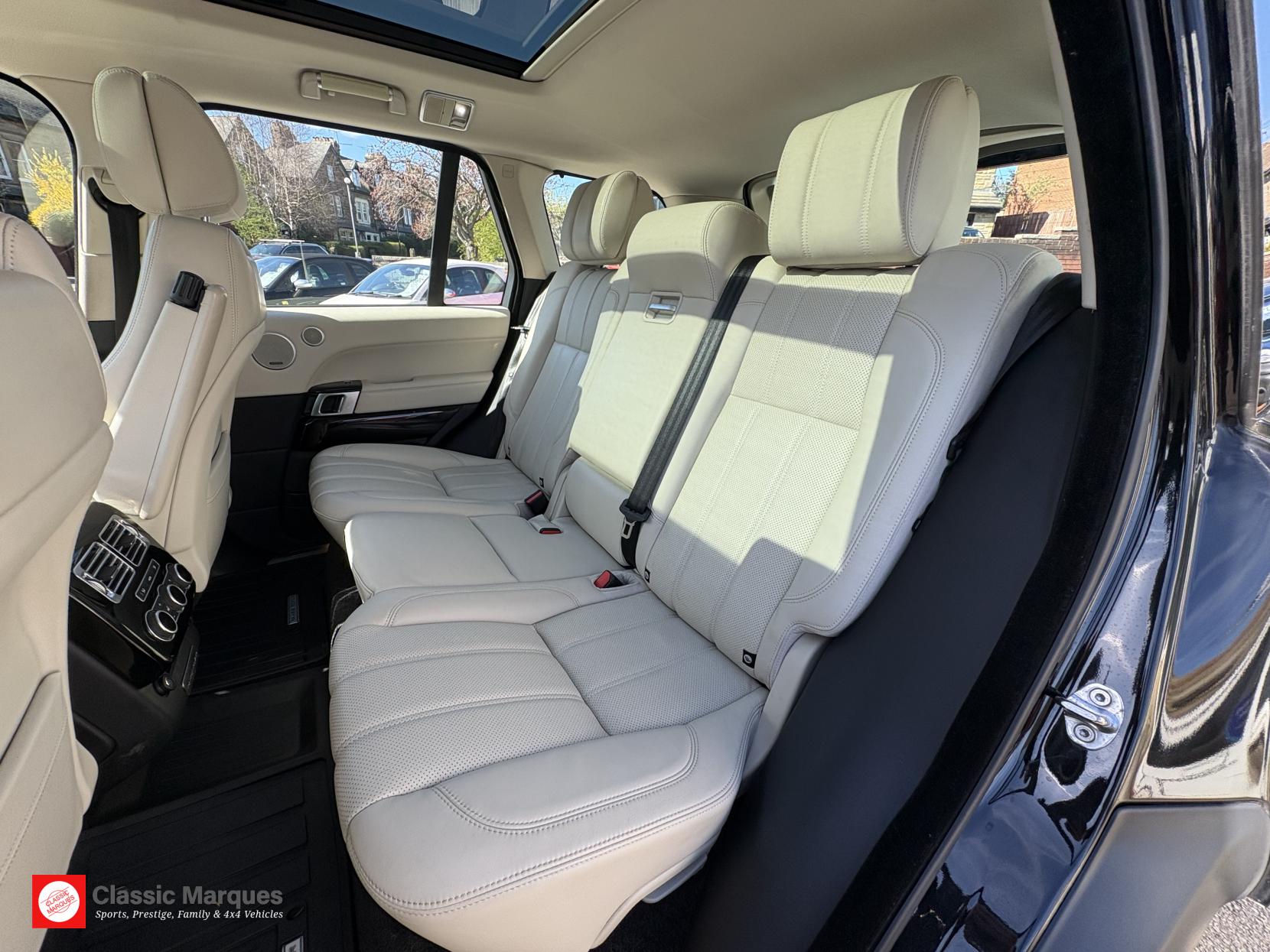 Land Rover Range Rover 3.0 TD V6 Vogue SUV 5dr Diesel Auto 4WD Euro 6 (s/s) (258 ps)