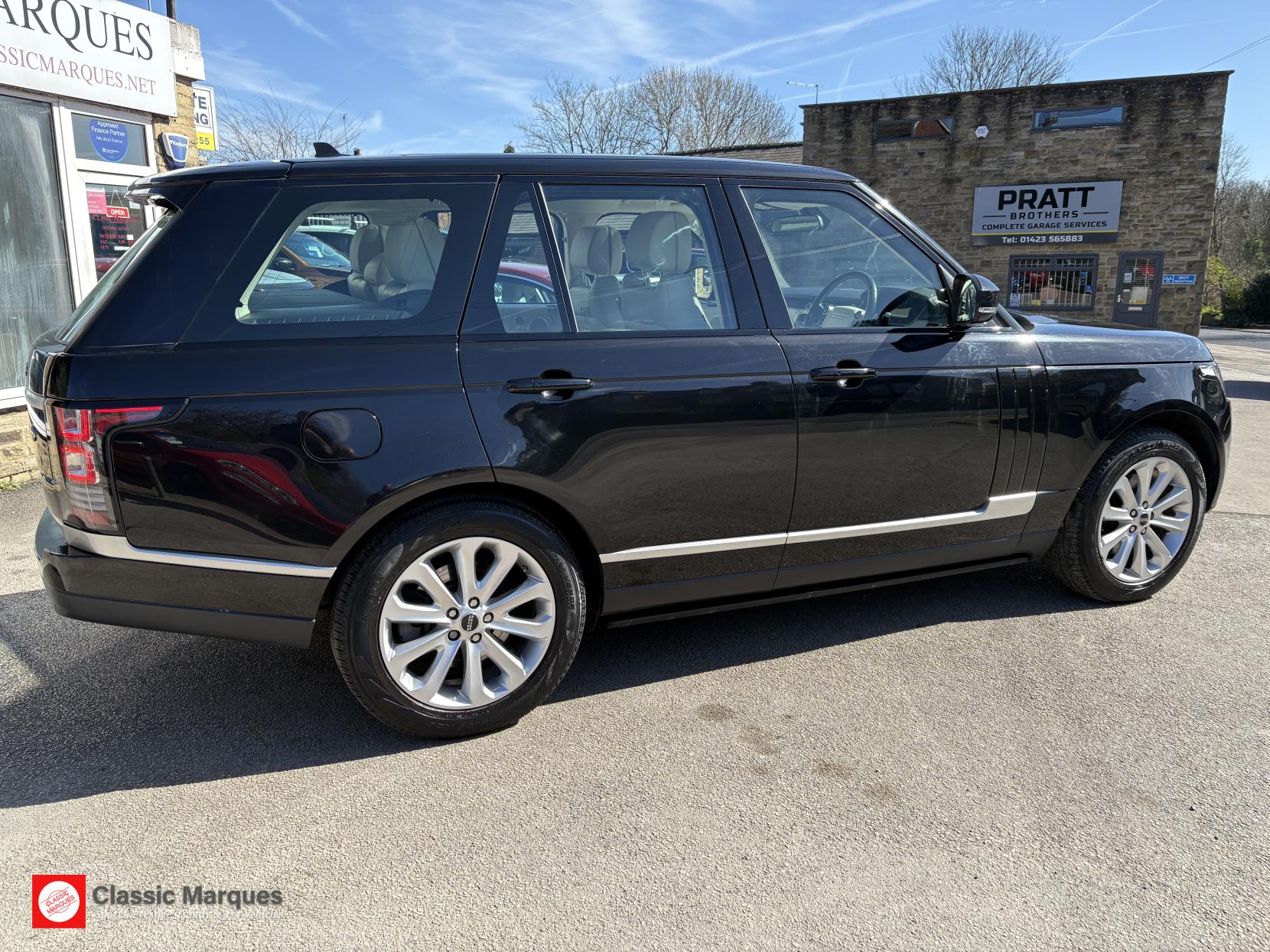 Land Rover Range Rover 3.0 TD V6 Vogue SUV 5dr Diesel Auto 4WD Euro 6 (s/s) (258 ps)