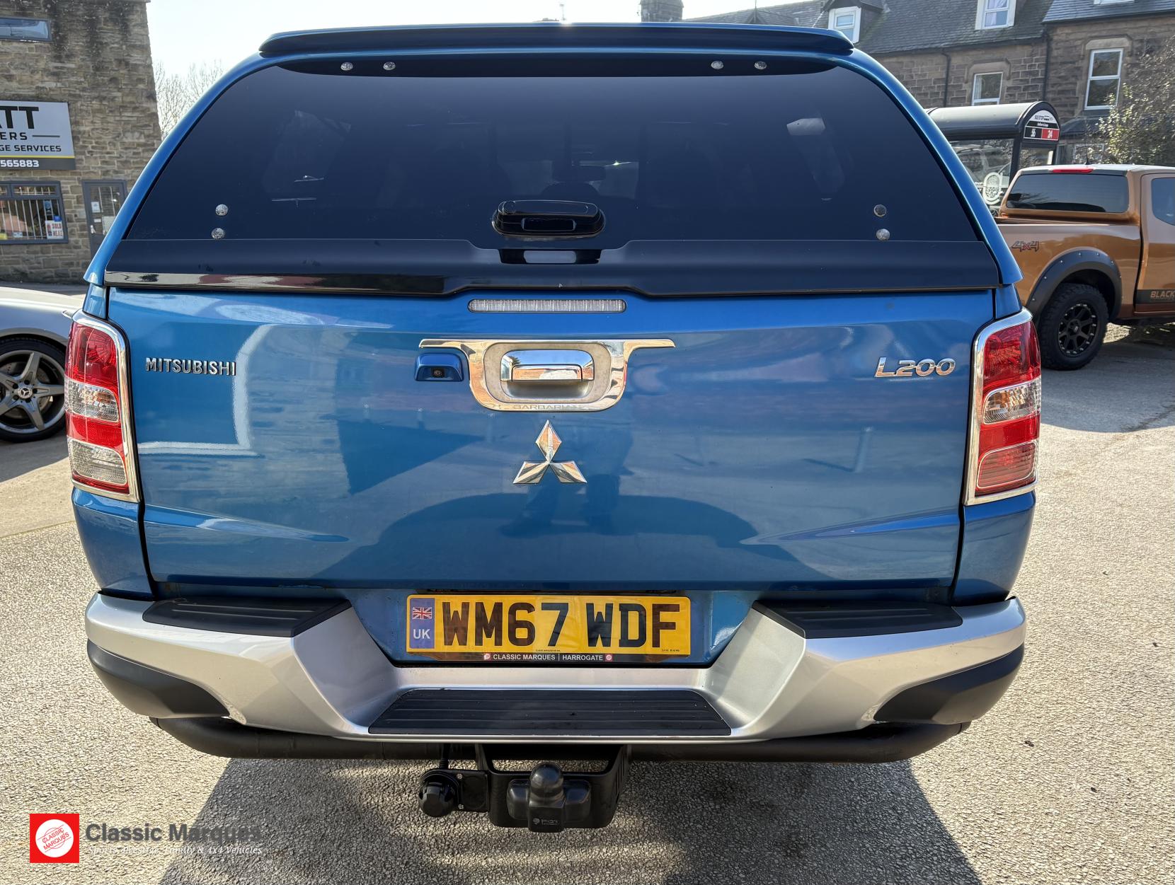 Mitsubishi L200 2.4 DI-D DC Barbarian Pickup Double Cab 4dr Diesel Manual 4WD Euro 6 (178 ps)