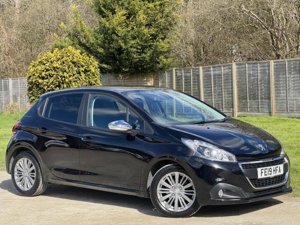 Peugeot 208 1.2 PureTech Signature Hatchback 5dr Petrol Manual Euro 6 (s/s) (82 ps)