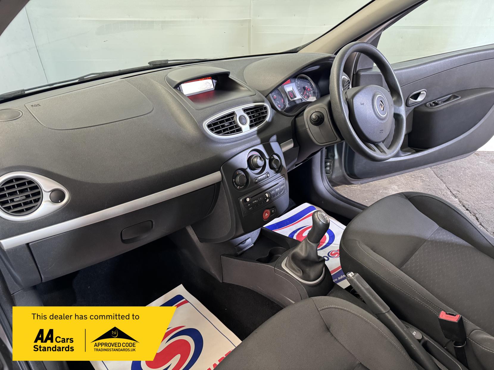 Renault Clio 1.2 I-Music Hatchback 3dr Petrol Manual Euro 5 (75 ps)