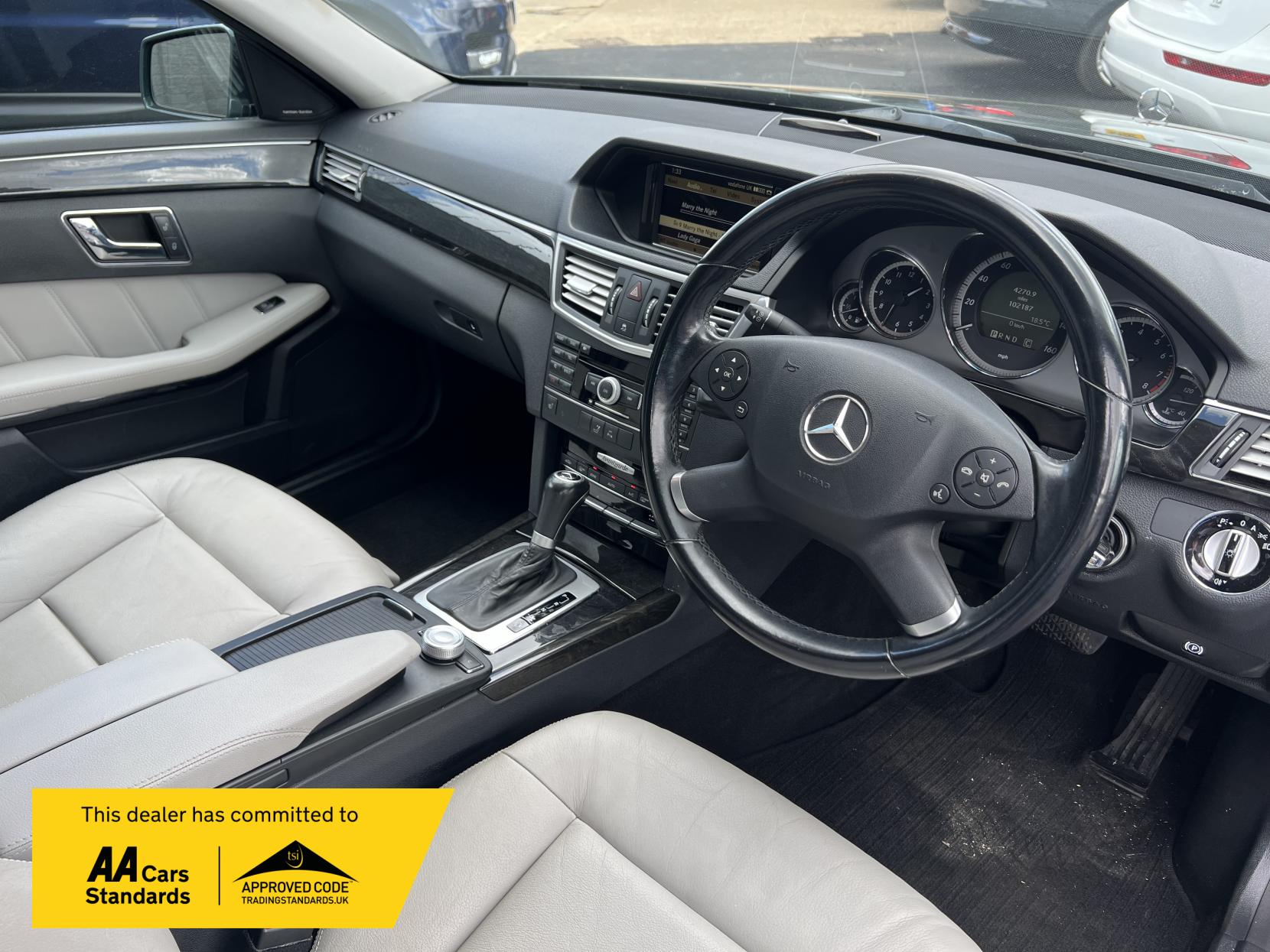 Mercedes-Benz E Class 1.8 E250 CGI BlueEfficiency Avantgarde Saloon 4dr Petrol Tiptronic Euro 5 (204 ps)