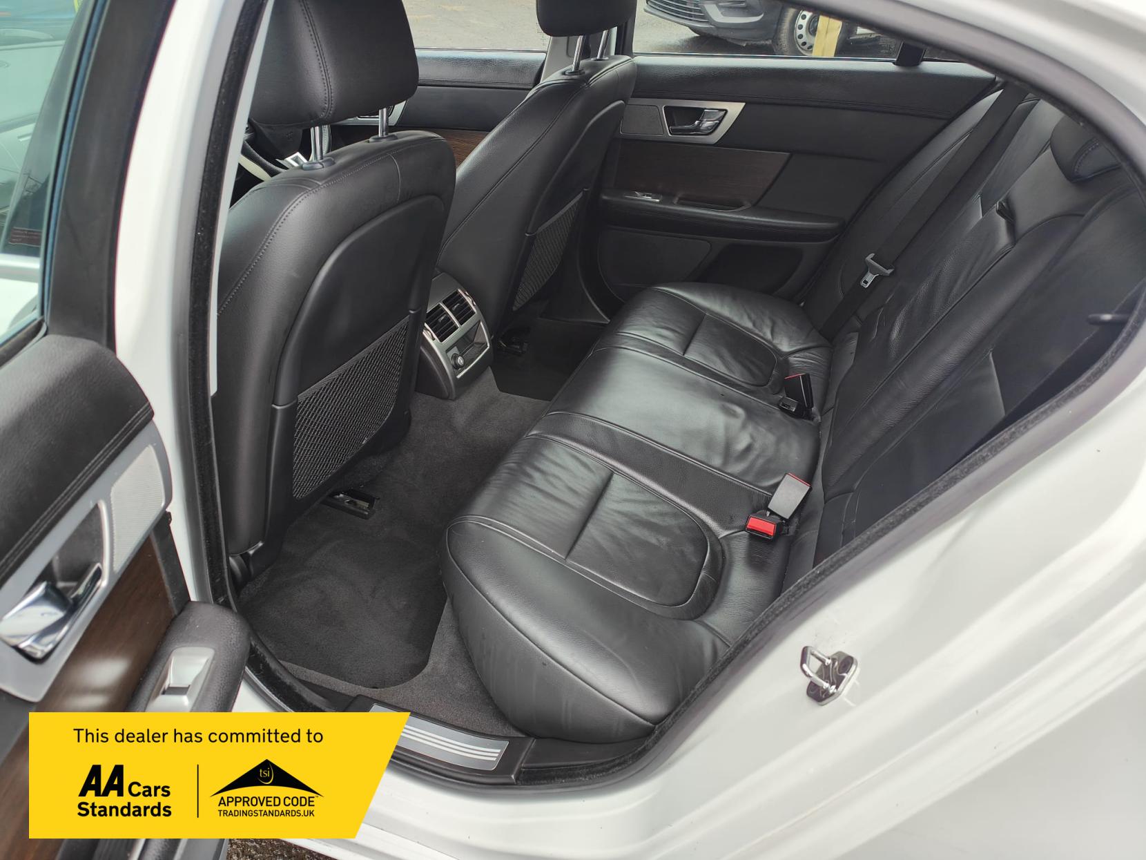 Jaguar XF 2.2d Luxury Saloon 4dr Diesel Auto Euro 5 (s/s) (200 ps)