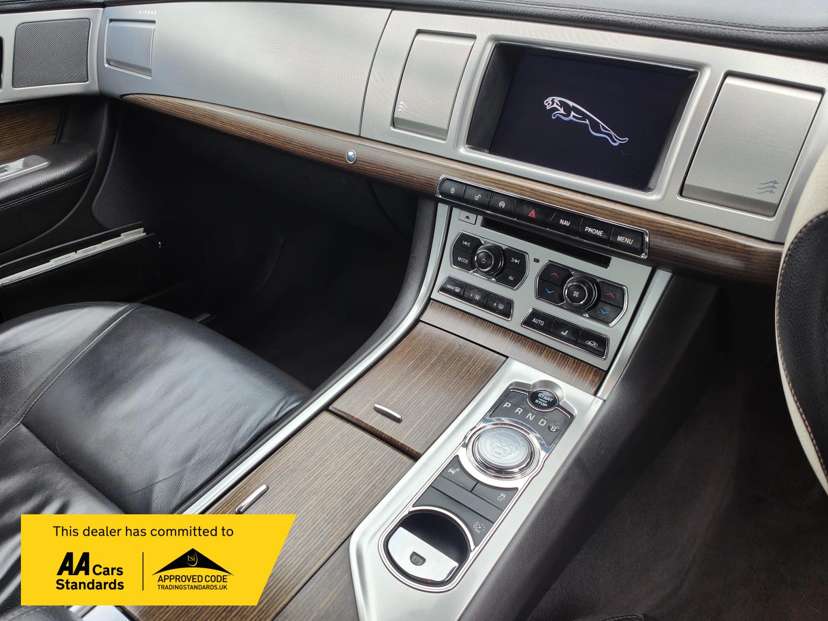 Jaguar XF 2.2d Luxury Saloon 4dr Diesel Auto Euro 5 (s/s) (200 ps)