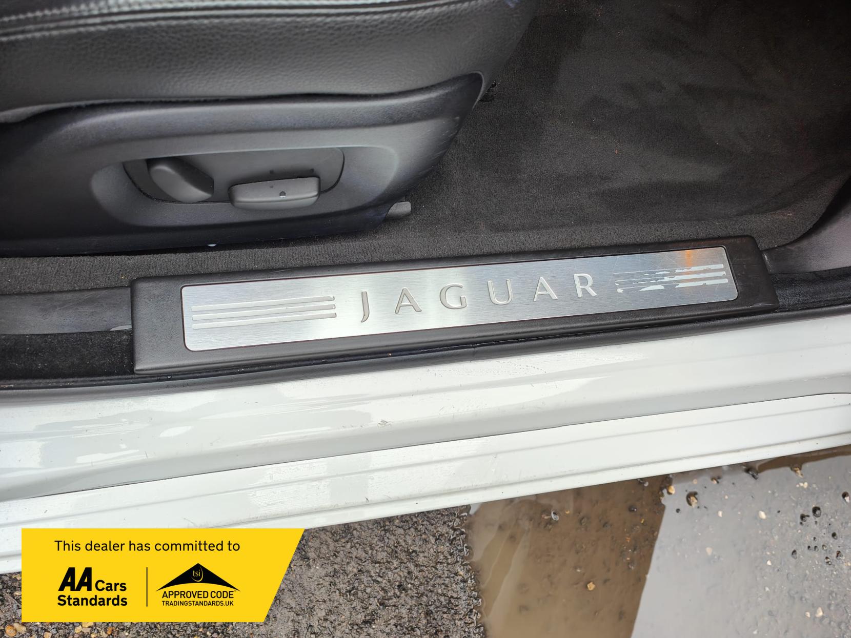 Jaguar XF 2.2d Luxury Saloon 4dr Diesel Auto Euro 5 (s/s) (200 ps)