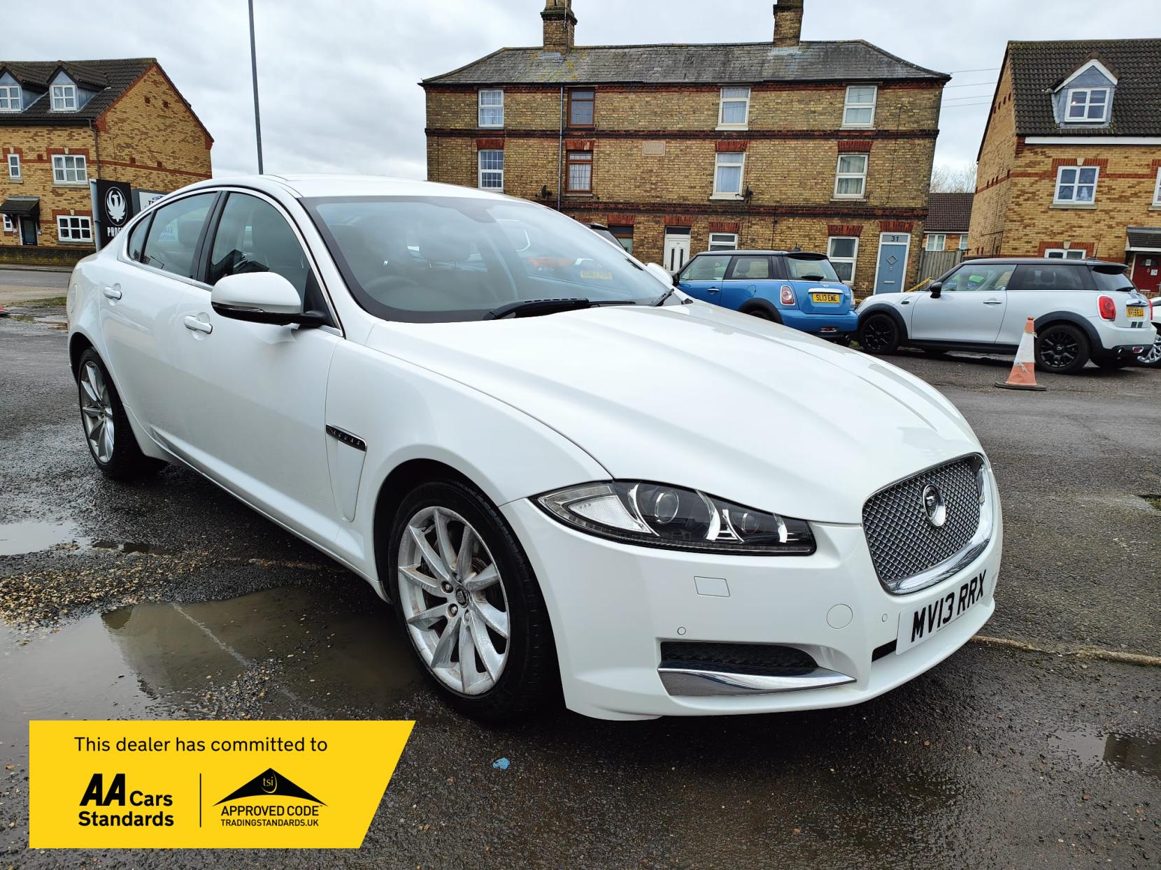 Jaguar XF 2.2d Luxury Saloon 4dr Diesel Auto Euro 5 (s/s) (200 ps)