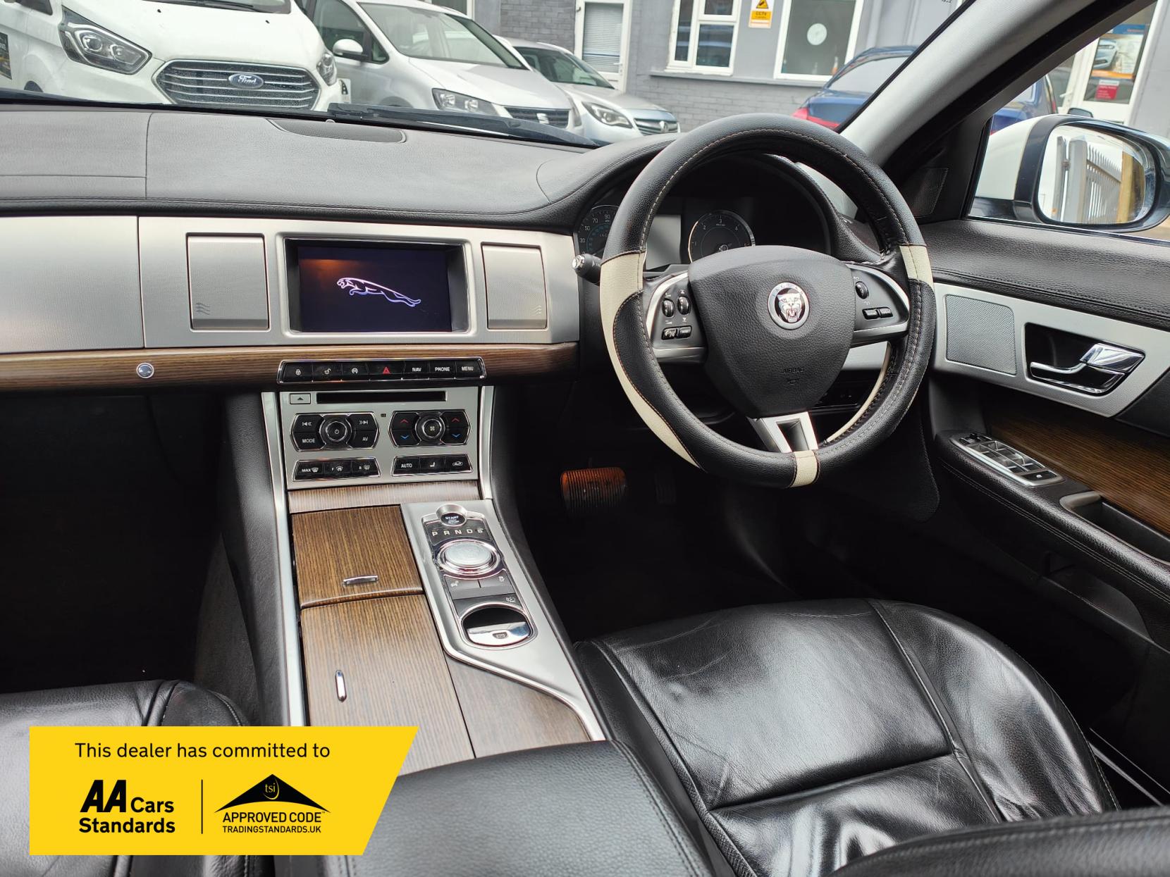 Jaguar XF 2.2d Luxury Saloon 4dr Diesel Auto Euro 5 (s/s) (200 ps)