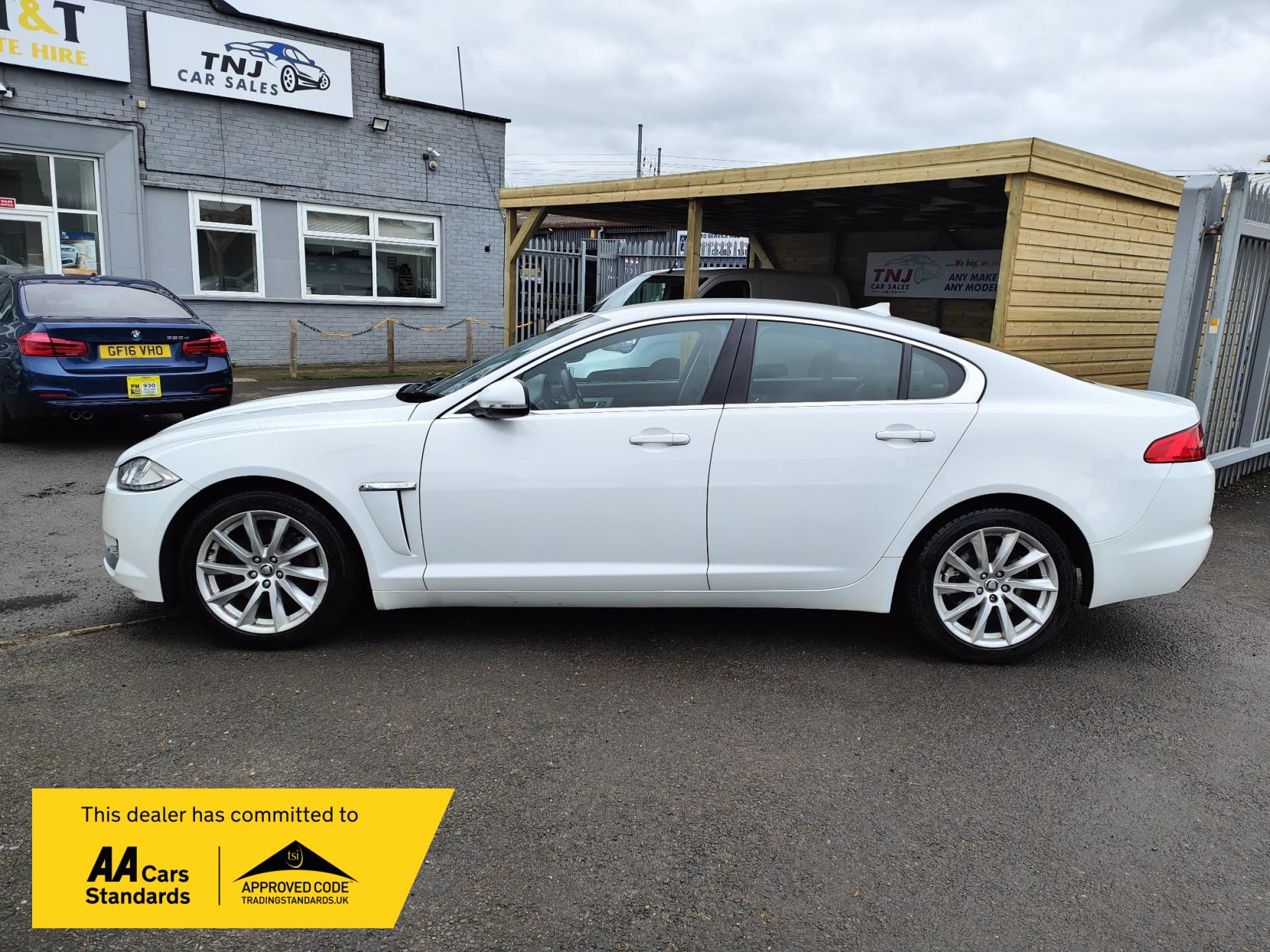 Jaguar XF 2.2d Luxury Saloon 4dr Diesel Auto Euro 5 (s/s) (200 ps)